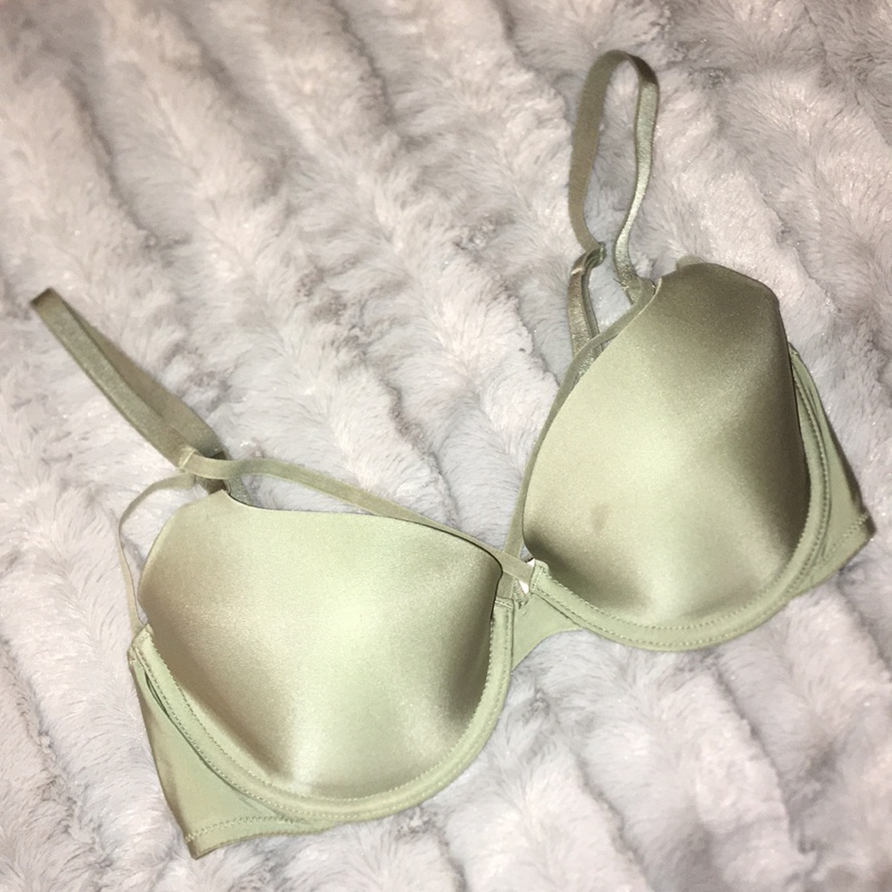 34C Victoria’s secret strappy bra💕